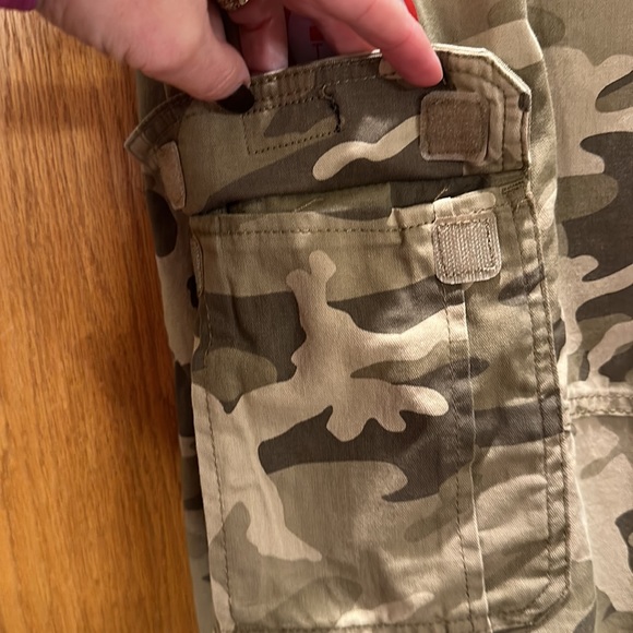 Wrangler Relaxed Fit Flex Camo Cargo Shorts Hidden Tech Pocket 10 in. Inseam - Picture 5 of 11